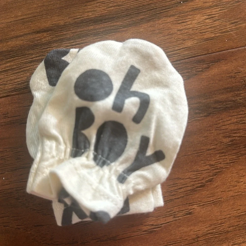 NWOT 8 pairs of no-scratch baby hand covers/mittens